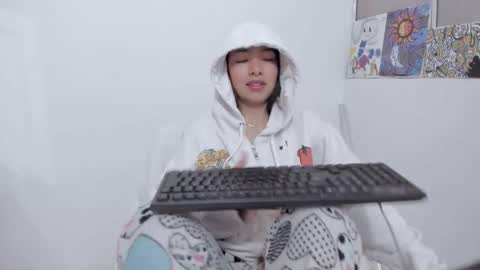 Snapshot of sweet_and_wild05 chatting on 11/25/25, 05:24 Julieta online show from 11/25/25, 05:24