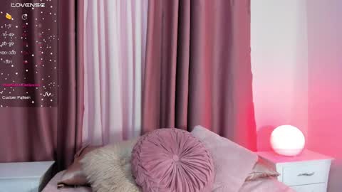 Aura  online show from 04/01/26, 09:12