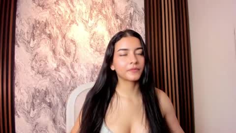 Aura  online show from 04/05/26, 07:55