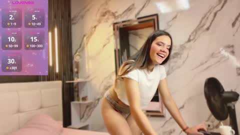 Snapshot of sweet_babe__ chatting on 02/26/26, 10:03 Violet online show from 02/26/26, 10:03