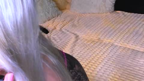 Snapshot of sweet_barbe chatting on 10/20/25, 03:45 Alice online show from 10/20/25, 03:45