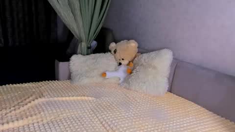 Snapshot of sweet_barbe chatting on 11/27/25, 03:58 Alice online show from 11/27/25, 03:58