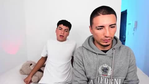 Snapshot of sweet_boys_xx chatting on 10/25/25, 06:35 CristianBrayan PVT OPEN online show from 10/25/25, 06:35