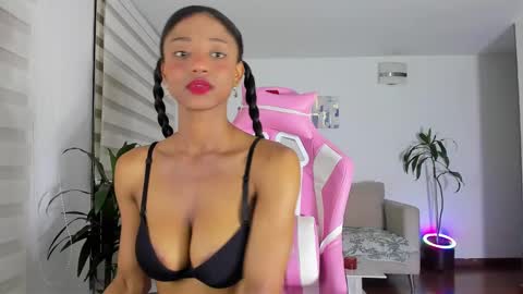 sweet_brunette88 online show from 12/05/24, 11:40