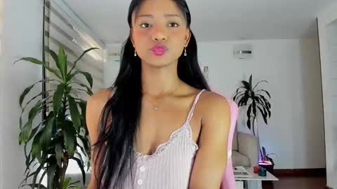 sweet_brunette88 online show from 02/18/26, 07:32