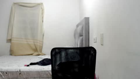 Snapshot of sweet_bunnyxx chatting on 10/25/25, 04:09 dulce online show from 10/25/25, 04:09