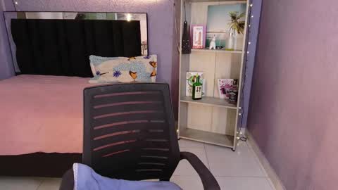 Snapshot of sweet_c4ndy chatting on 10/22/25, 02:39 Candy online show from 10/22/25, 02:39