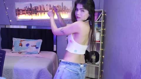 Snapshot of sweet_c4ndy chatting on 11/14/25, 03:33 Candy online show from 11/14/25, 03:33