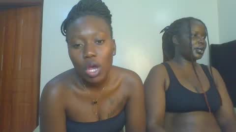 Snapshot of sweet_camila5 chatting on 10/21/25, 10:10 Camila online show from 10/21/25, 10:10