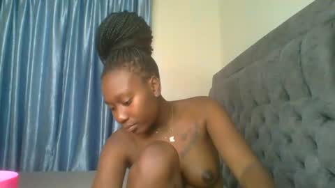 Snapshot of sweet_camila5 chatting on 11/02/25, 05:10 Camila online show from 11/02/25, 05:10