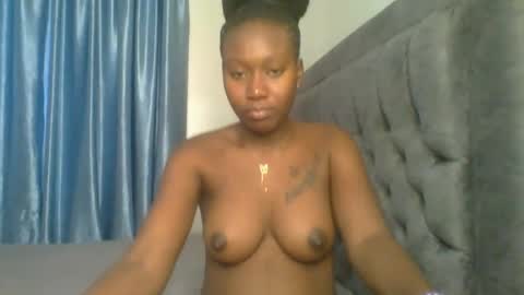 Snapshot of sweet_camila5 chatting on 11/03/25, 05:42 Camila online show from 11/03/25, 05:42