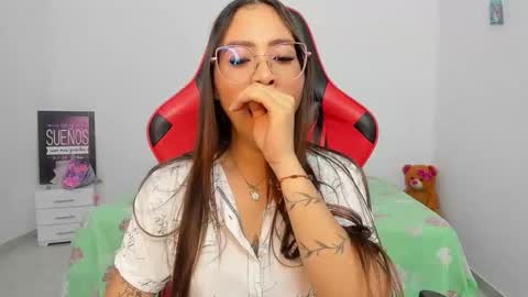 sweet_coral_ online show from 02/04/26, 08:31