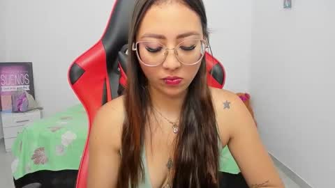 sweet_coral_ online show from 02/11/26, 01:16