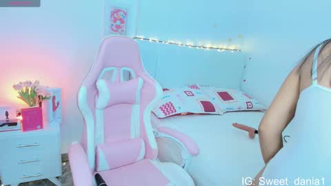 sweet_dania_ online show from 09/09/25, 07:41