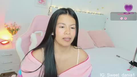 sweet_dania_ online show from 09/21/25, 03:52