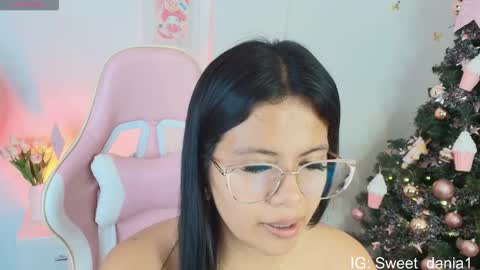 sweet_dania_ online show from 12/19/25, 03:57