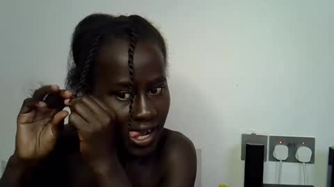 Snapshot of sweet_diva19 chatting on 10/06/25, 11:35 sweet_diva19 online show from 10/06/25, 11:35