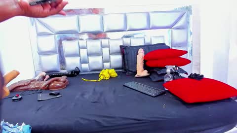 Sara online show from 12/14/25, 03:01