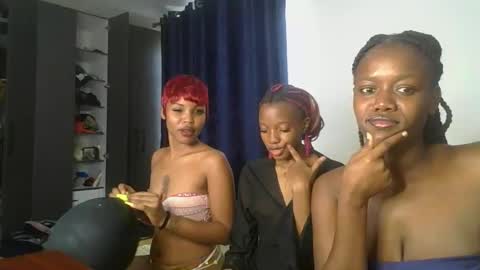 sweet_ella6 online show from 04/10/26, 11:37