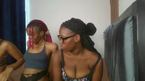 sweet_ella6 online show from 04/12/26, 09:47