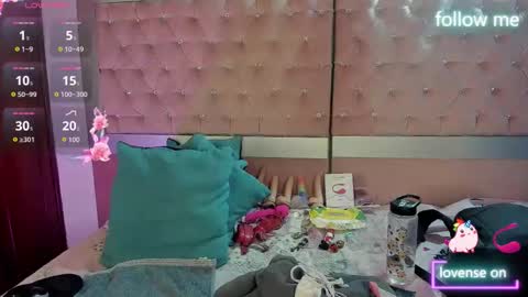  emmili  online show from 02/26/26, 12:04