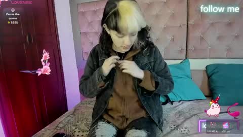  emmili  online show from 04/09/26, 12:21