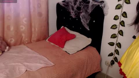 Snapshot of sweet_hannaah chatting on 10/18/25, 11:00 Hannah online show from 10/18/25, 11:00