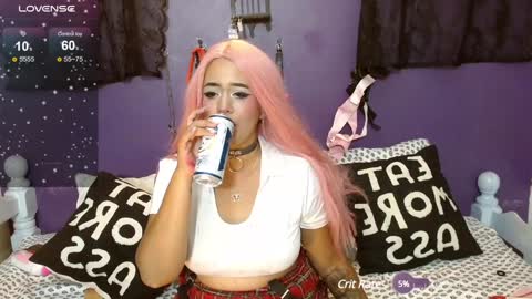 Snapshot of sweet_kitty66 chatting on 01/06/25, 01:42 elizabeth grey online show from 01/06/25, 01:42