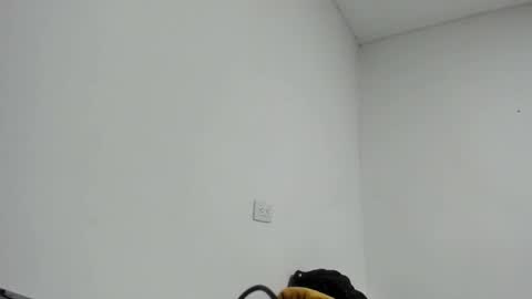 sweet_kitty_777 online show from 04/16/26, 08:48