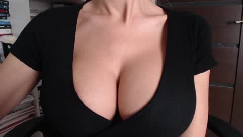 Jen online show from 10/21/25, 05:30