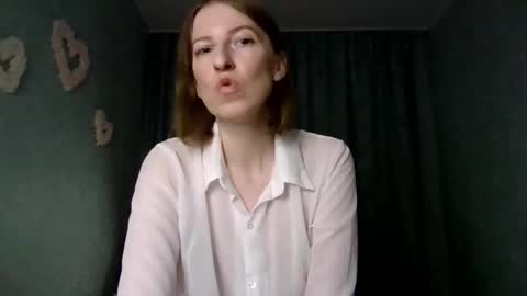 sweet_lilbunny online show from 10/18/25, 03:35