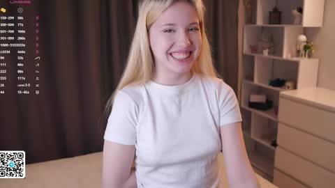 Lily online show from 05/15/26, 09:00