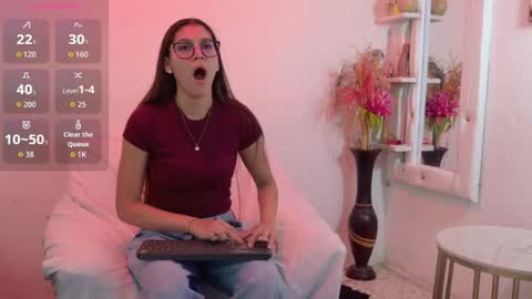 Snapshot of sweet_litle_ chatting on 06/03/26, 11:57 Mia online show from 06/03/26, 11:57