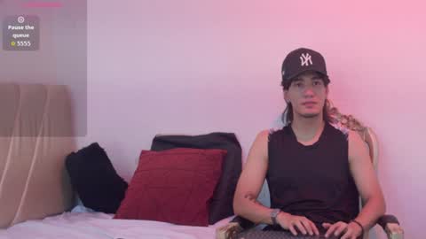Snapshot of sweet_litle_ chatting on 06/15/26, 12:18 Mia online show from 06/15/26, 12:18