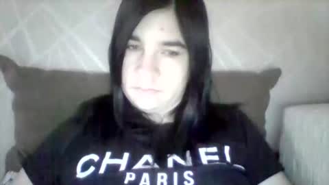 sweet_love2223 online show from 06/03/26, 06:38