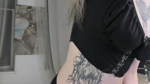 Melissa. Join me on Fansly link in social medias online show from 06/05/26, 04:13