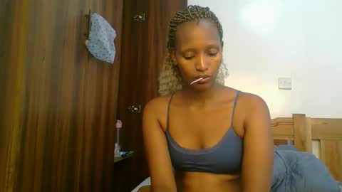 Linda online show from 03/26/26, 02:33