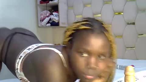 sweet_melodiyy online show from 04/10/26, 05:17