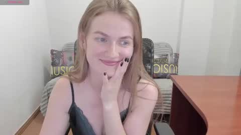 Snapshot of sweet_melody_of_ur_heart chatting on 06/22/26, 06:27 Mila online show from 06/22/26, 06:27