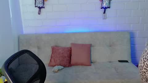 Snapshot of sweet_miaa24 chatting on 10/31/25, 07:26 Sweet Mia online show from 10/31/25, 07:26