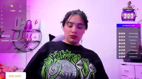 Snapshot of sweet_miiaa chatting on 11/29/25, 05:32 Mia Johns online show from 11/29/25, 05:32