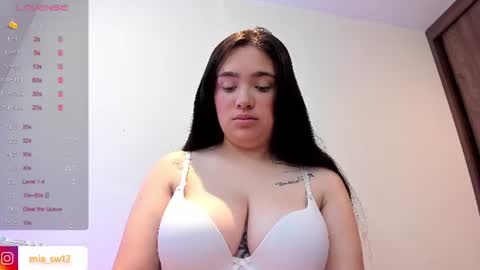 Snapshot of sweet_miiaa chatting on 07/28/26, 03:43 Mia Johns online show from 07/28/26, 03:43