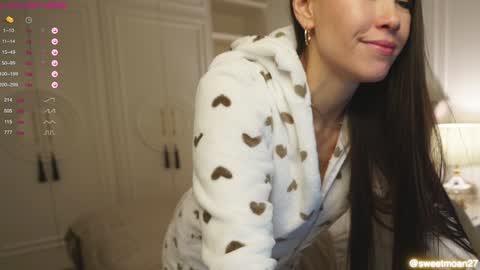 Snapshot of sweet_moan chatting on 12/08/24, 11:03 Dana online show from 12/08/24, 11:03