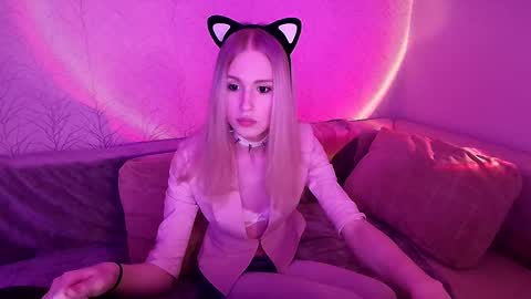 sweet_mol1y online show from 10/07/25, 09:45