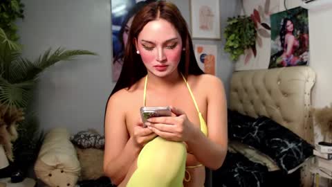 Snapshot of sweet_nicole4u chatting on 12/16/24, 05:27 girlnamenicole online show from 12/16/24, 05:27