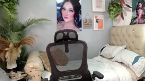 Snapshot of sweet_nicole4u chatting on 01/05/25, 03:43 girlnamenicole online show from 01/05/25, 03:43