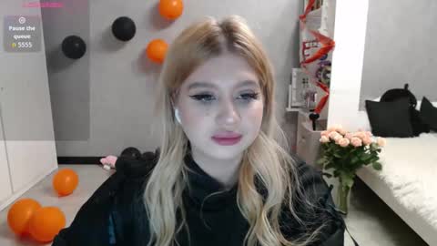 sweet_nicole_333 online show from 10/28/25, 07:12