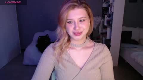 sweet_nicole_333 online show from 06/10/26, 10:03