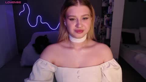 sweet_nicole_333 online show from 06/13/26, 09:18