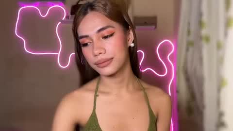 Snapshot of sweet_nikki03 chatting on 09/25/25, 09:18 sweet_nikki03 online show from 09/25/25, 09:18